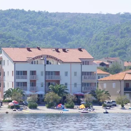 Vila - Beach Apartmán *